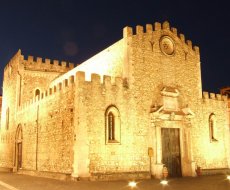 Duomo di Taormina. La cattedrale di notte