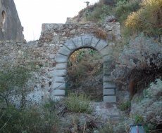 Castello di Savoca. Antico portale del Castello