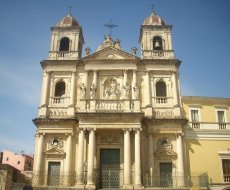 Chiesa San Domenico. Chiesa in stile neoclassico ristrutturata dopo il terremoto del 1693