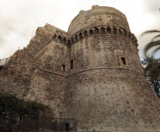 Castello Aragonese. Le torri merlate del Castello Aragonese
