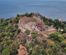 Teatro Antico di Taormina. Vista aerea del sito archeologico del Teatro Greco di Taormina