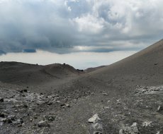 Etna. La sabbia nera rocciosa dell'Etna