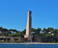 Monumento civile al Marinaio d'Italia. Vista mare