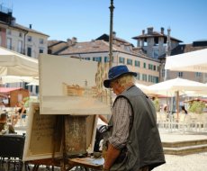 Udine. Artista in piazza
