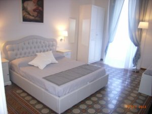 La bellissima camera superior "Tiberia" ospita ben tre persone con il massimo confort. L'arredamento fresco e lussuoso rende il soggiorno più entusiasmante