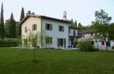 Visit L'isolo bed & breakfast's page in Monzambano