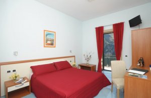 Double room with en-suite bathroom and panoramic balcony