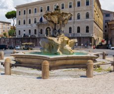 Fontana del Tritone. Fontana del Tritone a piazza Barberini