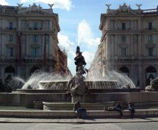 Fontana delle Naiadi. La fontana e piazza della Repubblica