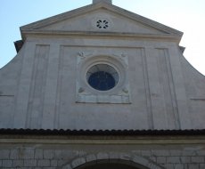 Santuario della Madonna della Civita. La statua della Madonna sulla chiesa.