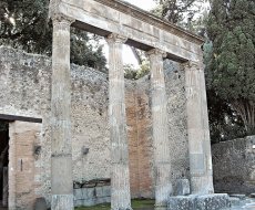 Foro triangolare - Scavi. Rovine a Pompei