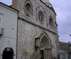 Cattedrale di San Pardo. La facciata del Duomo di Larino