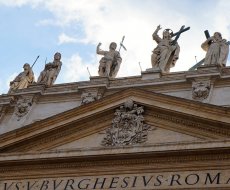 Basilica di San Giovanni in Laterano. Le statue degli Apostoli sulla Basilica di San Giovanni in Laterano