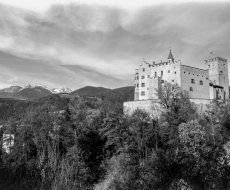 Castello di Brunico. Veduta in bianco e nero del Castello di Brunico a Bolzano