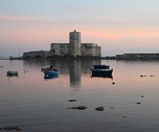 Torre Peliade / Castello di Mare. Il castello al tramonto