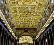 Basilica Papale San Paolo fuori le Mura. L’interno con l’arco trionfale