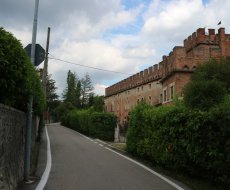 Castello Scola Camerini. L'edificio visto dalla strada