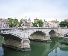 Ponte Vittorio Emanuele II. Il ponte sul Tevere a tre arcate