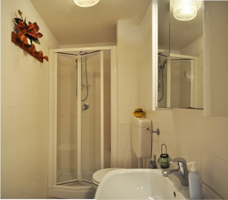 Bagno ad uso esclusivo della camera doppia e soggiorno