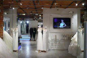 Gli atelier Gabriella Sposa offrono un'ampia scelta di abiti da matrimonio per Lei e per Lui